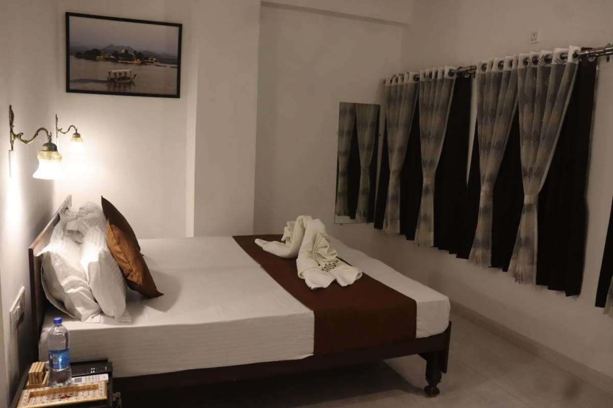 Hotel Shiv Palace Udaipur Ngoại thất bức ảnh