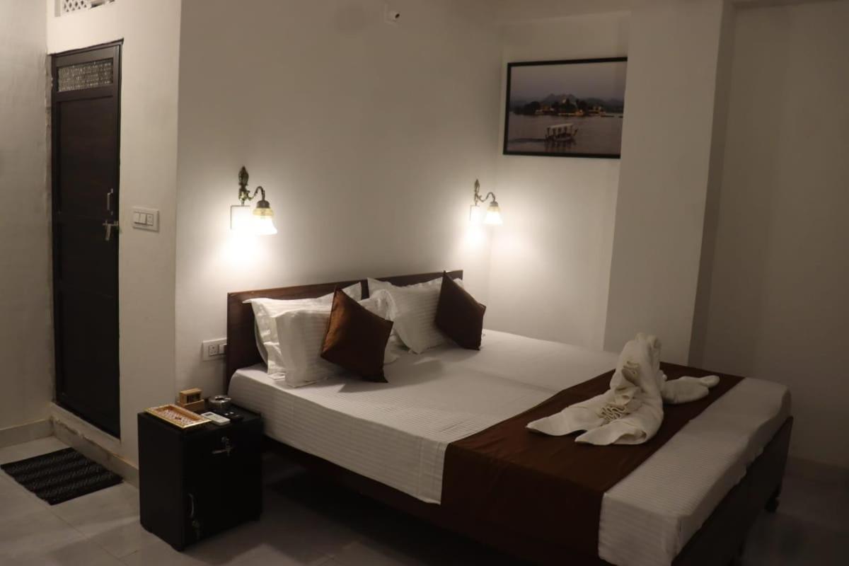 Hotel Shiv Palace Udaipur Ngoại thất bức ảnh